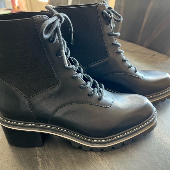 NIB Bernardo Salerno 8.5M Black Leather Lace Up Ankle Boots - Picture 6 of 8